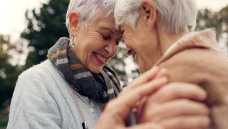 Verbindung,-Glückliche-Und-ältere-Frauen-Umarmen-Sich