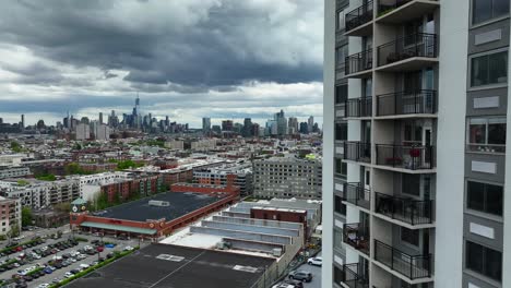 Luxury-apartment-building-with-balconies-and-view-of-Manhattan-NYC-skyline