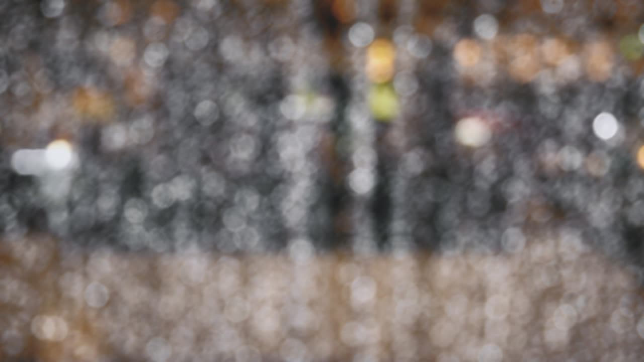 movimiento de bucle abstracto brillantes partículas de polvo blanco bokeh. parpadeando partículas brillantes efecto de bucle bokeh. partículas de oro polvo parpadeante fondo para navidad, año nuevo, vacaciones, boda.