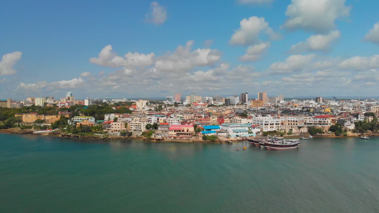 el casco antiguo y el puerto de mombasa, kenia