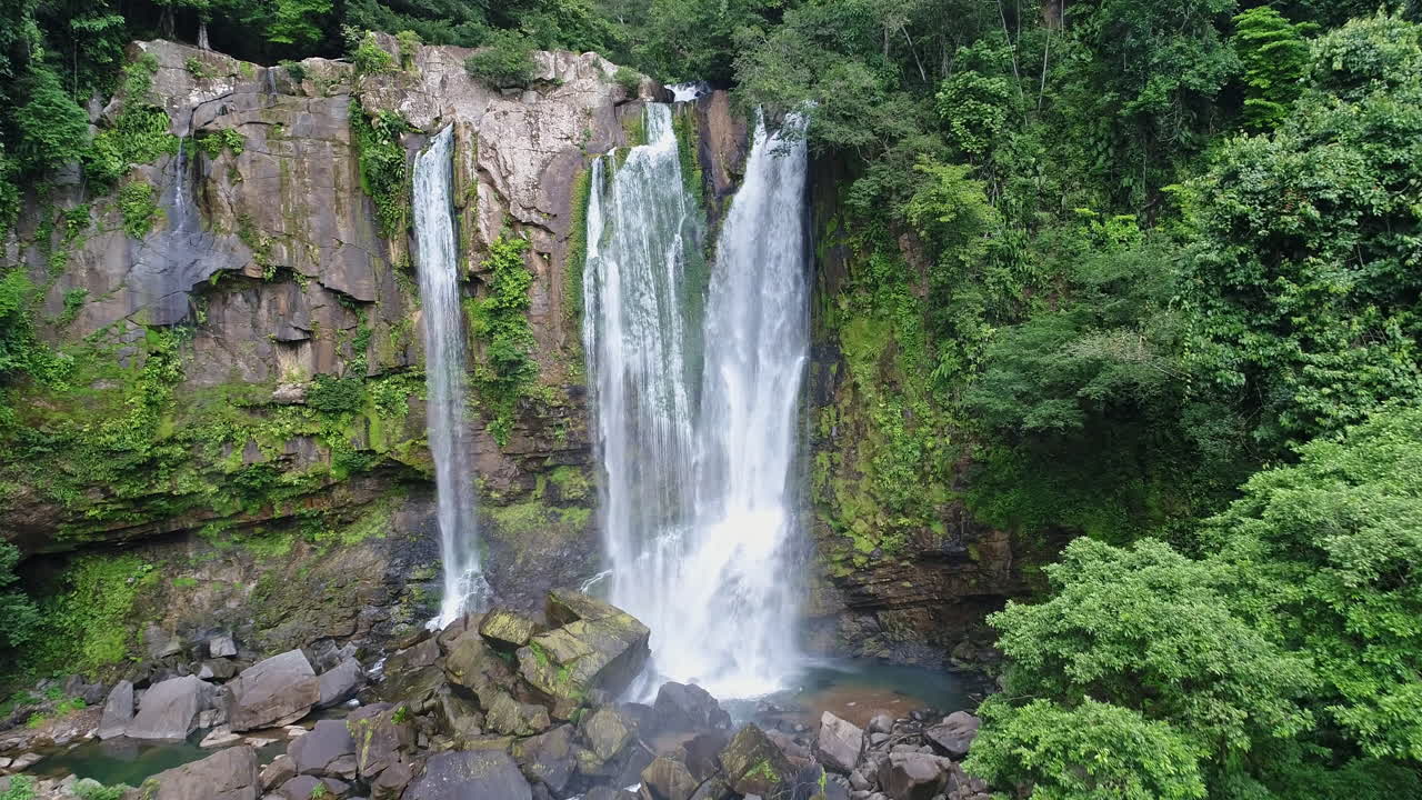 antena de la cascada superior de nauyaca costa rica selva tropical selva hermosa, 4k