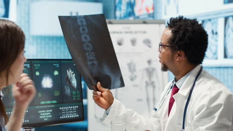 medic expert showing the x ray imaging test results to patient at check up