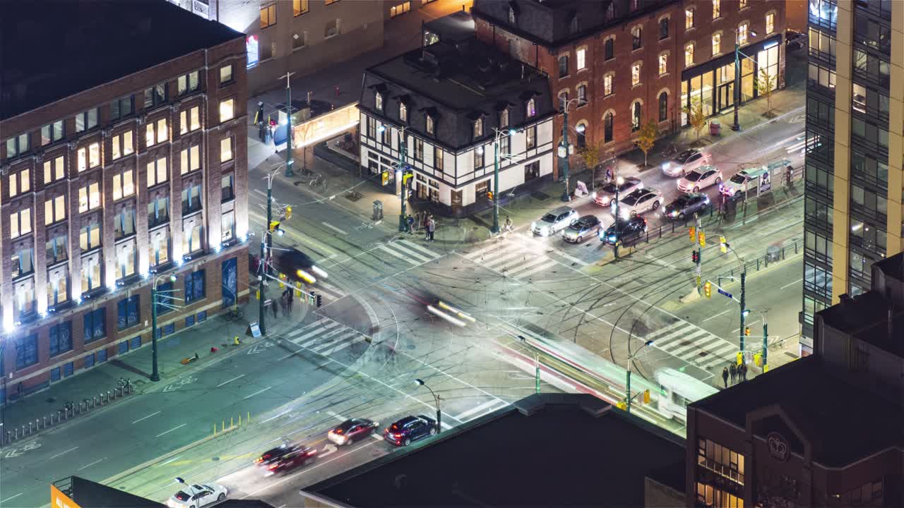 토론토, 캐나다, 타임스 - 밤에 스파디나 애비뉴의 도시 교통