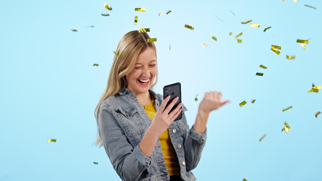 glücklich, aufgeregt und frau mit feiern