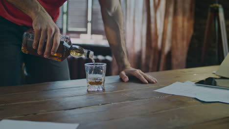 whiskey bottle pouring in glass. pouring alcohol drinks. jack daniels whiskey