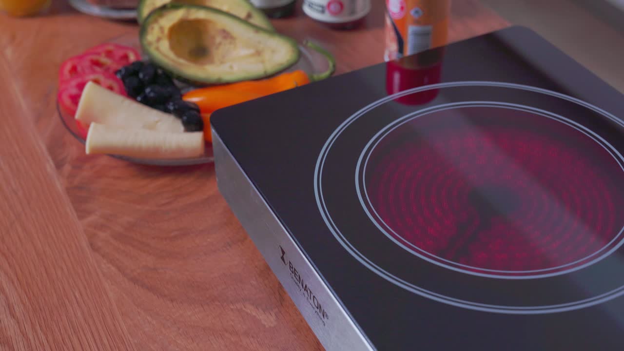 Small ceramic stove heating up instantly