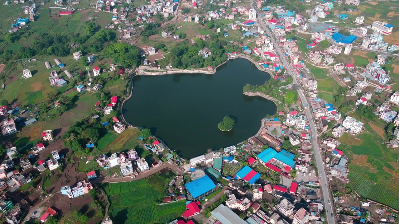 Vista con drone del lago naturale Taudaha a Kathmandu, Nepal