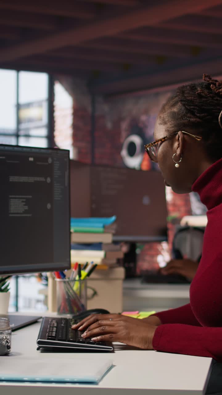 Vertical video Software development agency expert solving tasks with AI LLM chatbot