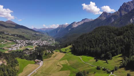 Antena:-Ciudad-Suiza-Y-Valle-Desde-El-Aire-1