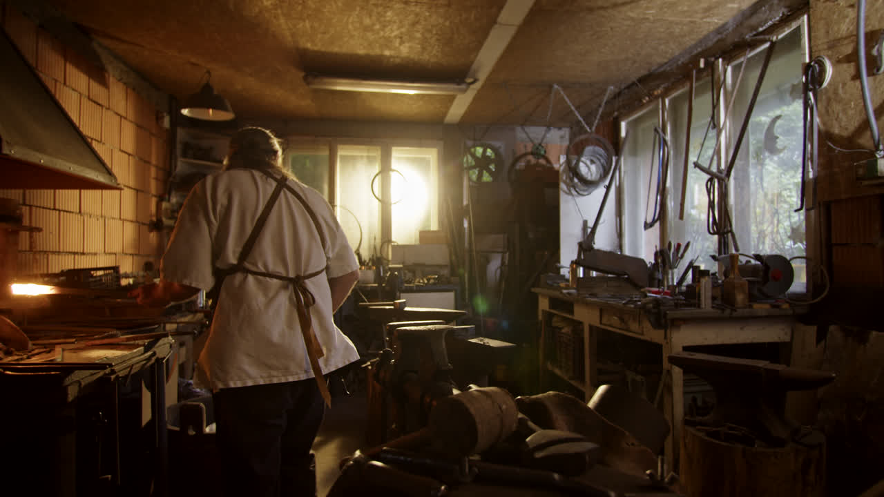 작업실 에서 일 하는 도자기