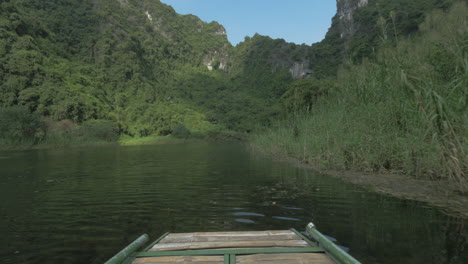 Reiten-In-Der-Höhle-Aus-Der-Ego-Perspektive-Auf-Dem-Boot