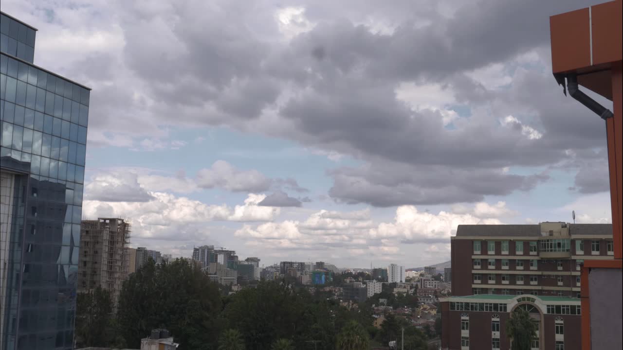 edificio mina en addis, hermosa construcción que me da muchos ángulos adecuados para timelapses.