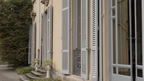 elegant italian villa exterior