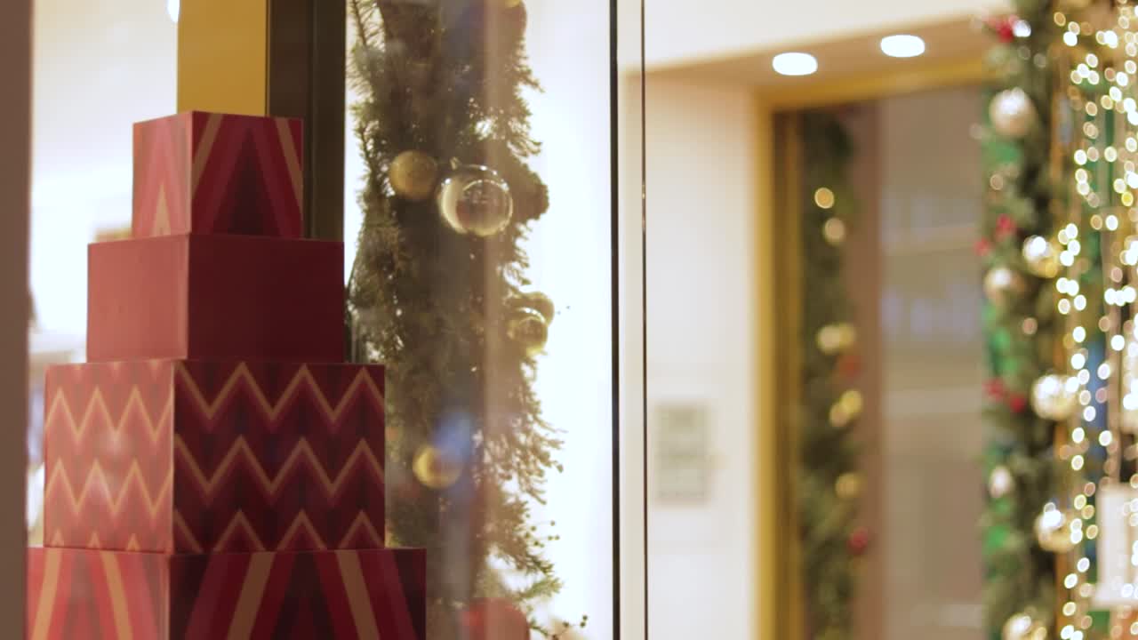 Christmas Gift Boxes Display in Storefront