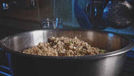 refrigerio vegetariano saludable con verduras molidas mixtas agregadas con salsa de soja y queso bajo en grasa