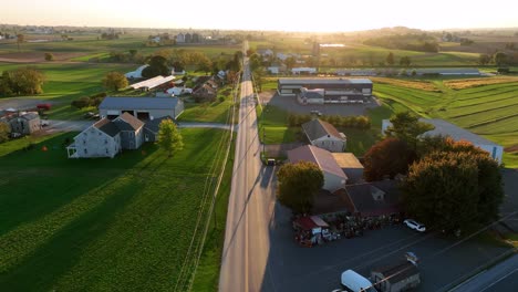 Vista-Aérea-Rural-Del-Condado-De-Lancaster-Pennsylvania-En-Otoño-Hora-Dorada-Puesta-De-Sol