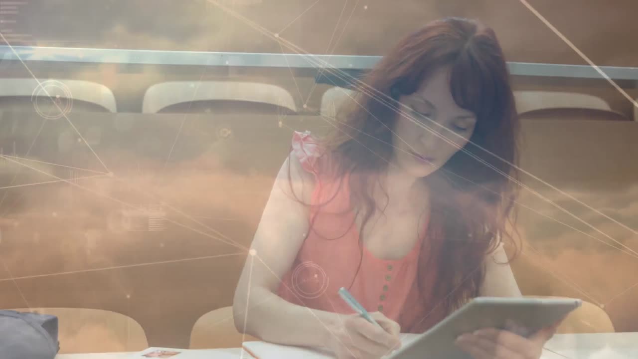 태블릿을 사용하는 여성 학생을 통해 연결 네트워크의 애니메이션
