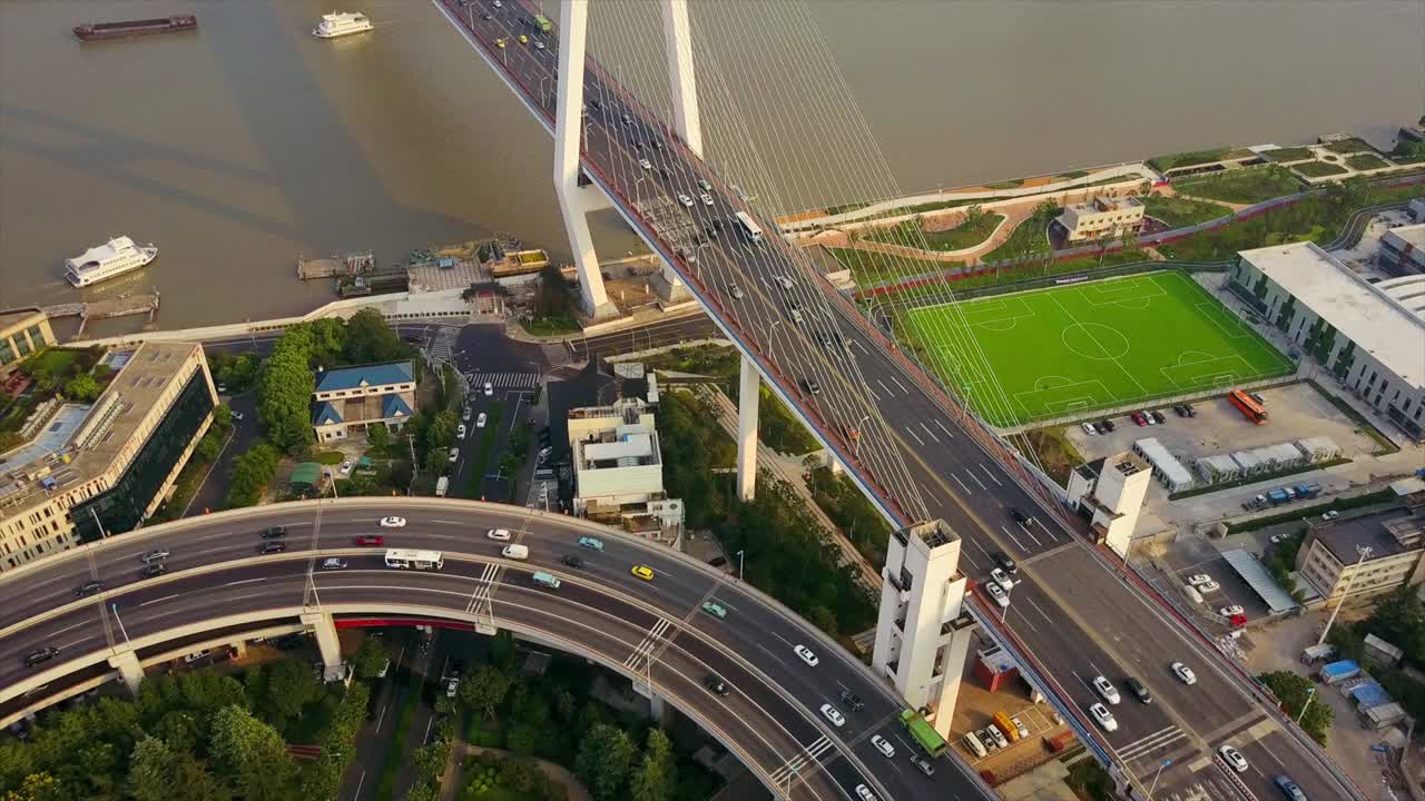 중국의 이 많은 날, 상하이 시 교통, 둥근 도로, 교차로, 강변, 공중 파노라마, 4k