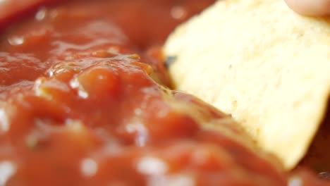 papas fritas y salsa de cerca