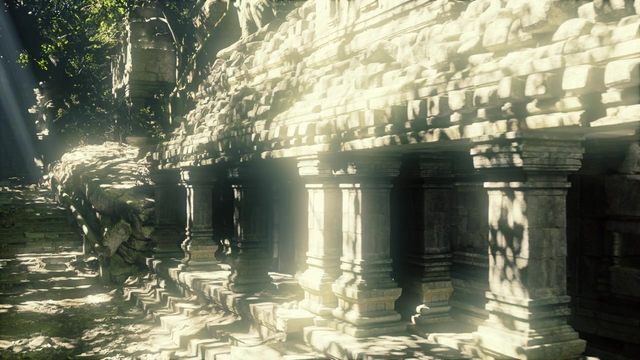 Serenità di un antico tempio: pilastri muschiosi e ombre raccontano storie silenziose
