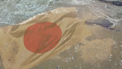 animación de la bandera de japón ondeando sobre vista aérea de las olas en el mar