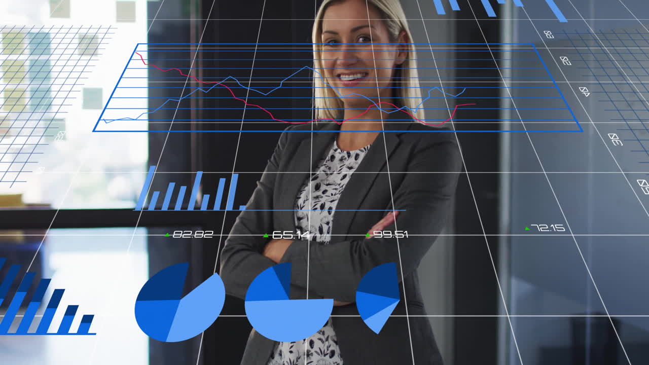 animación de múltiples gráficos con números cambiantes sobre una mujer biracial sonriente de pie con los brazos cruzados