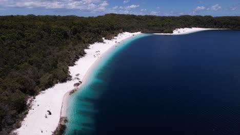 Aufschlussreiche-Aufnahme-Des-Lake-Mckenzie,-Australien