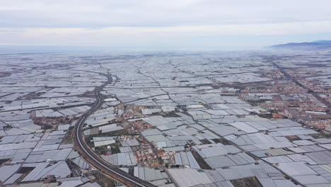 Interminables-Campos-De-Invernaderos-Mar-De-Plástico-Blanco-España-Vista-Aérea-De-Almería