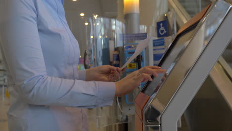 check-in at the airport with self-service machine