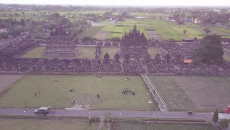 templo de plaosan vista aérea, templos budistas ubicados en la aldea de bugisan, yogyakarta, indonesia