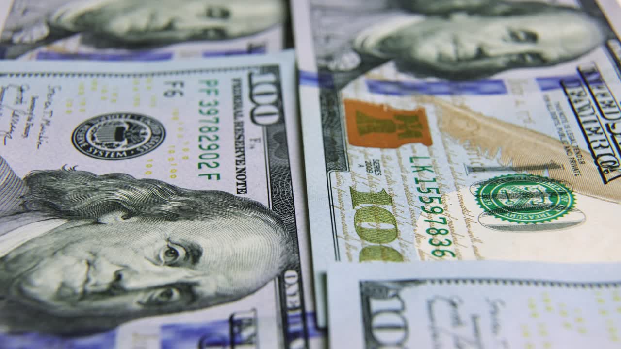 billetes de dólar estadounidense, dinero de papel, moneda de tasa de cambio. billetes de efectivo. el concepto de finanzas e inversión. cien dólares estadounidenses. economía empresarial