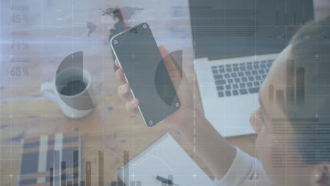animación de gráficos financieros sobre una mujer de negocios caucásica sosteniendo un teléfono inteligente con espacio de copia