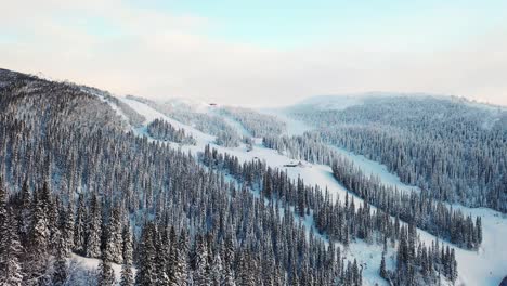 Skigebiet,-Schweden,-Åre.-Sonnenuntergang-Und-Skifahrer