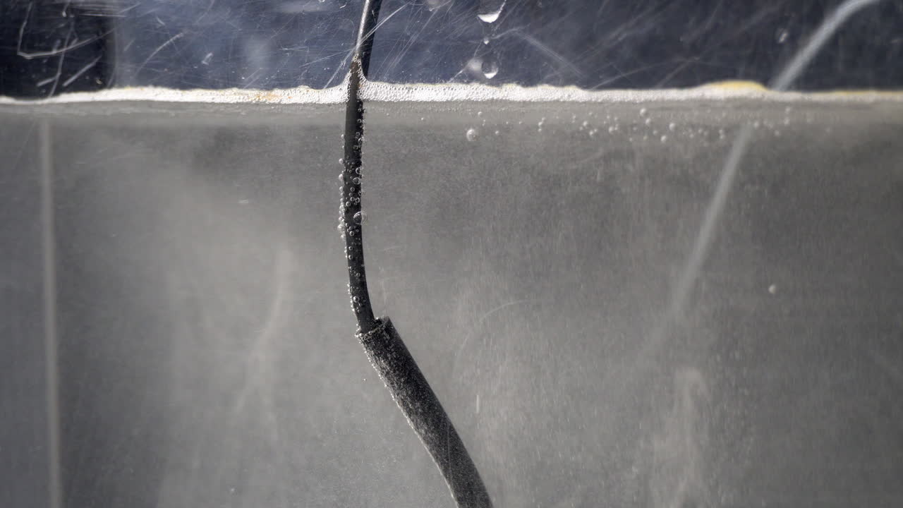 Hydrogen bubbles rise to service of electrolytic bath