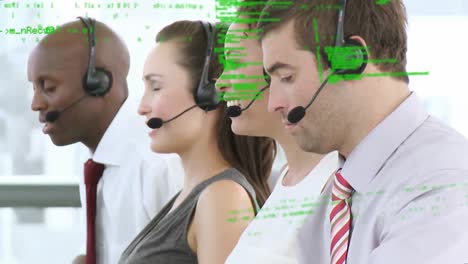 animazione dell'elaborazione dei dati finanziari su persone che indossano cuffie telefoniche