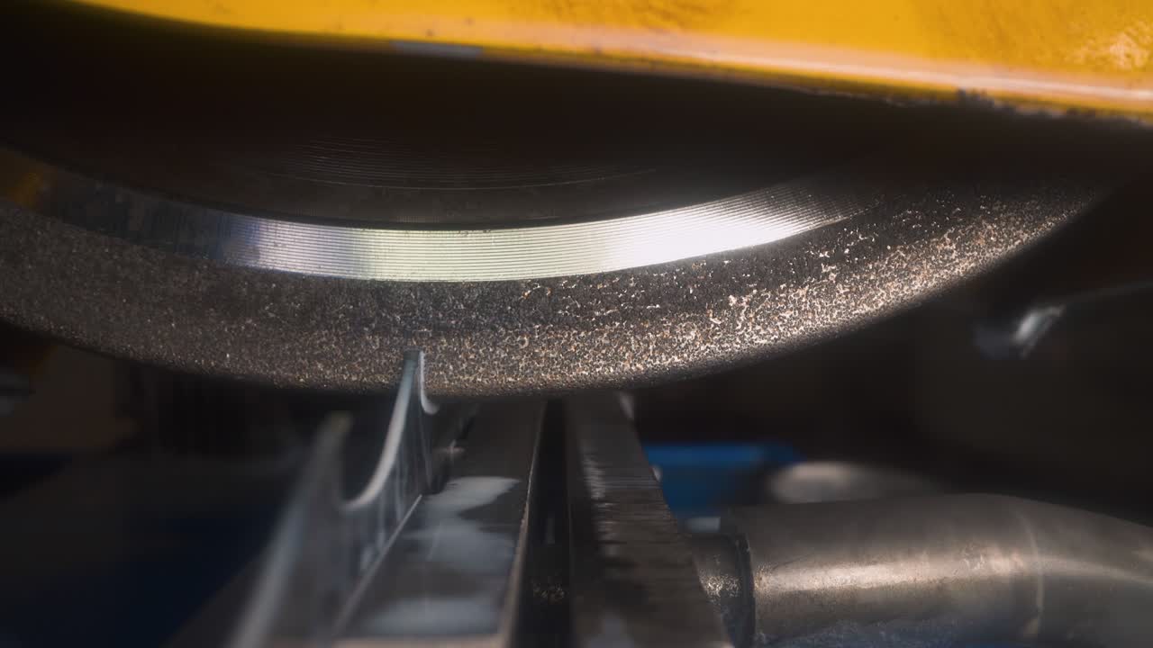 워크 ⁇ 에서 밴드 사를 날카롭게 하기 위한 특수 기계 도구