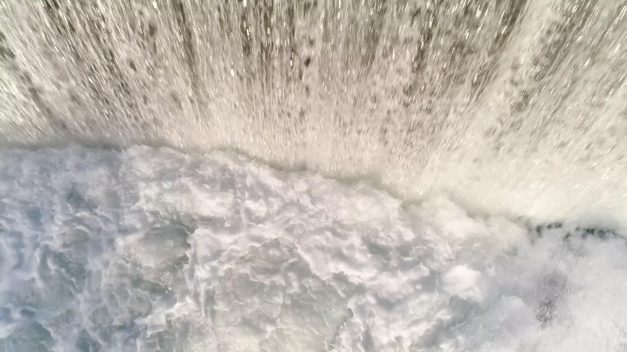 una vista aérea de una cascada