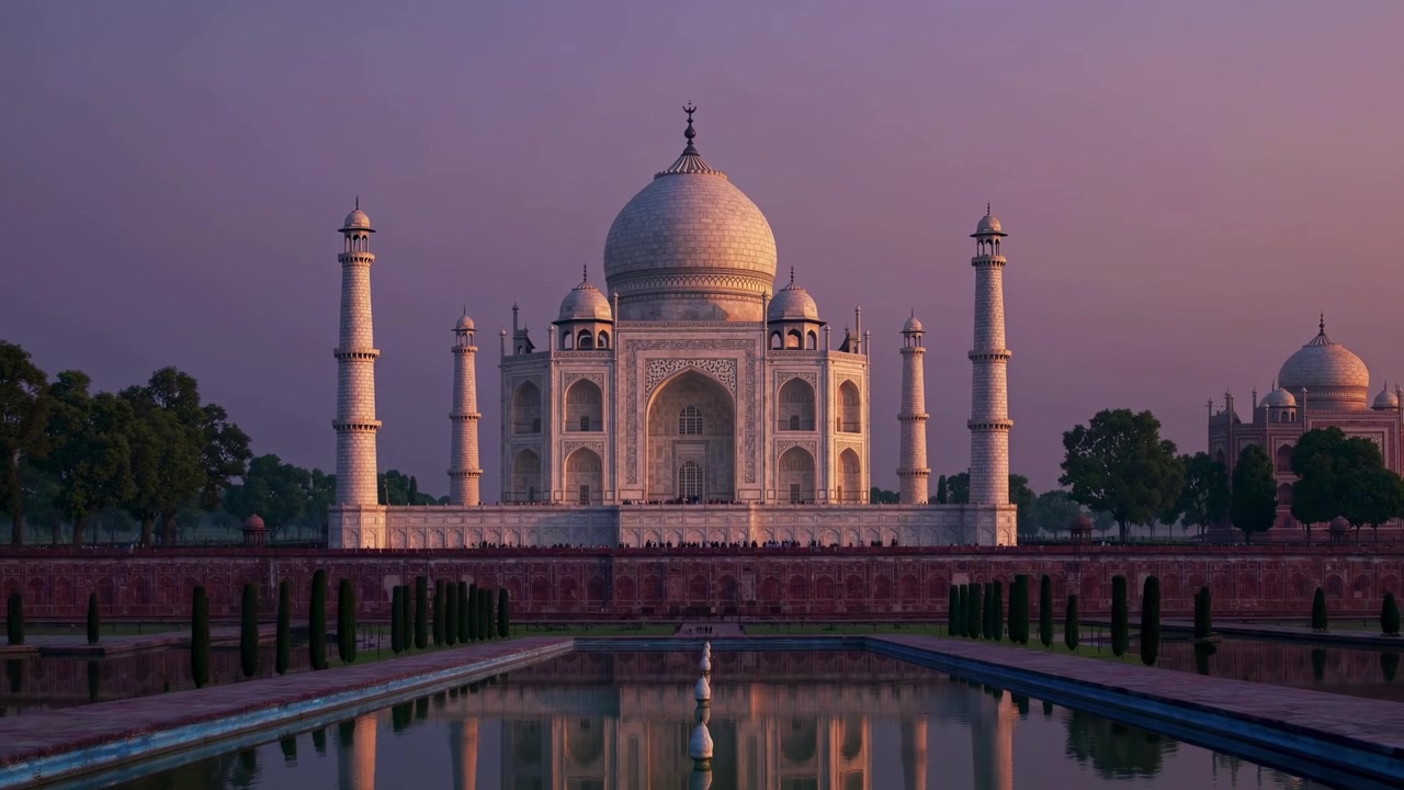 Agra, Hindistan'da Gün Batımında Tac Mahal