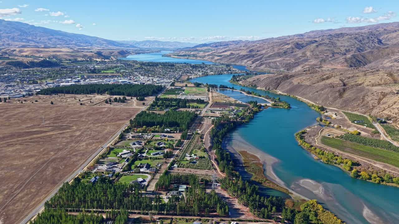Aerial view of Lake Dunstan with Clutha River near Cromwell, New Zealand