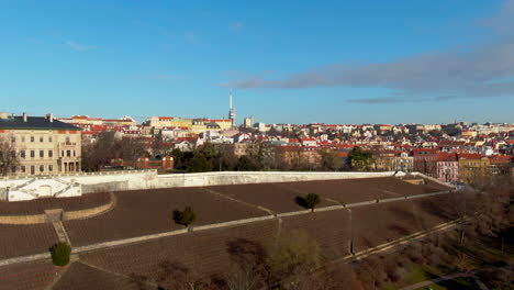 Volar-Sobre-La-Casa-Grebovka-Desde-Un-Dron-Trasero