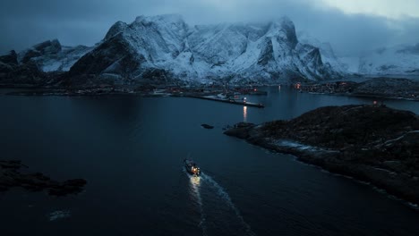 Luftaufnahme-Der-Lofoten-Inseln,-Wunderschöne-Landschaft-Im-Winter