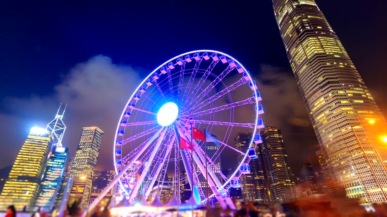 noche de hong kong observación rueda de ferris punto de referencia lugares de viaje de hong kong 4k lapso de tiempo (zoom out)