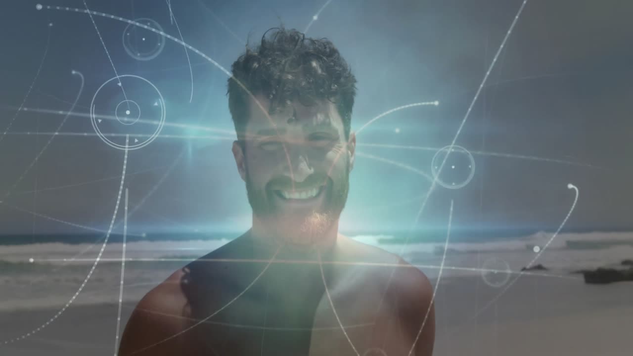 Veranista masculino sem camisa sorrindo, gerando um brilho de lente, exibindo sobreposições tecnológicas de orbes pulsantes orbitando.