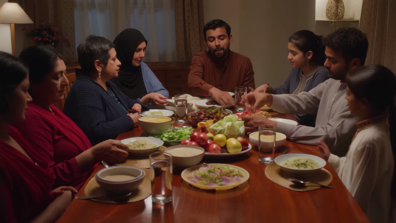 cena de iftar en familia