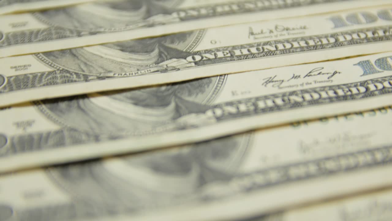 Primer plano de billetes de 100 dólares