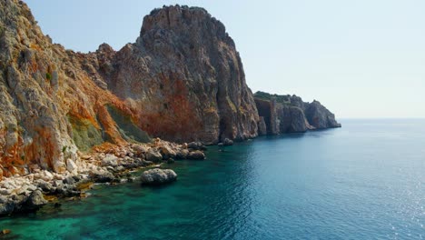 Vista-Aérea-De-Drones-4k-De-La-Isla-Suluada-En-El-Mar-De-Adrasan,-Antalya-–-Turquía