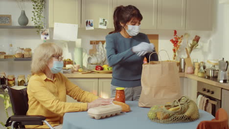 volunteer bringing food to woman