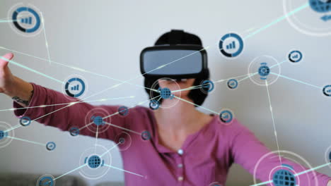 animazione di una rete di connessioni con icone su una donna che indossa un auricolare vr