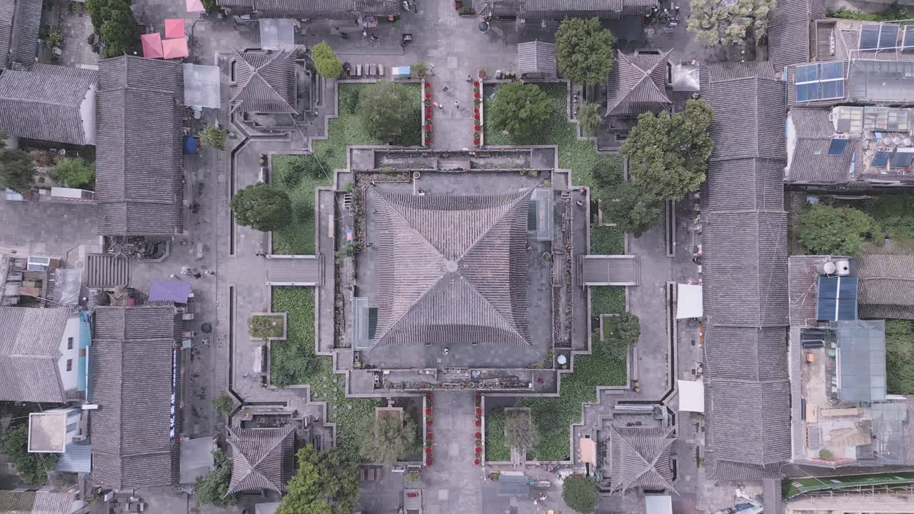 다리 고대 도시에 있는 우후아 타워의 위에서 아래로 찍은 공중 영상