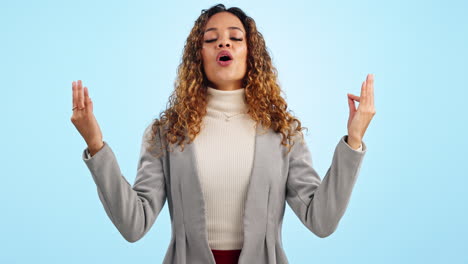meditación, respiración y mujer de negocios en el estudio